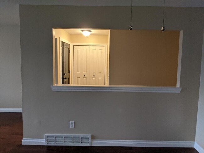 Building Photo - 298 Cranbrook Dr