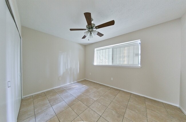 Building Photo - 4011 Smooth Oak Ln