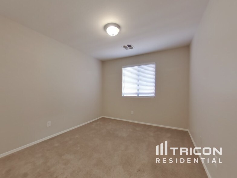 Building Photo - 15480 W Yucatan Dr