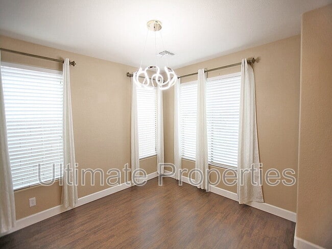 Building Photo - 9229 W Yukon Dr