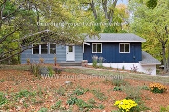 Building Photo - 1445 Cherry Pl