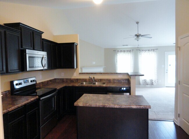 Building Photo - Close to Everything!