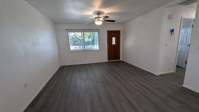 Building Photo - Remodeled 3 Bedroom 2 Bath Home