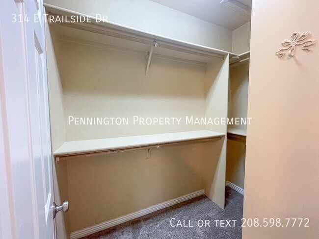 Building Photo - 314 E Trailside Dr