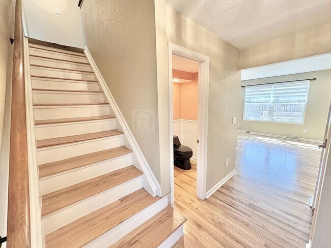 Building Photo - 13982 E Arizona Ave