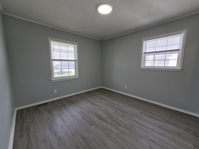 Building Photo - 3747 Ireland Dr