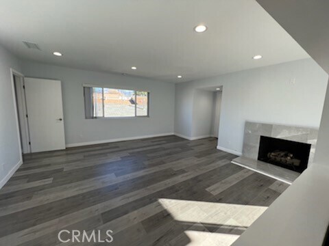 Building Photo - 10214 McClemont Ave