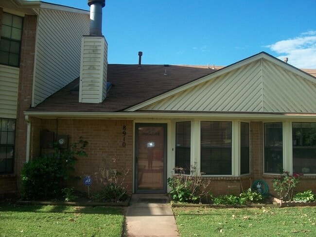Building Photo - 2 Bedroom 2 Bathroom Townhome Fairfield Gr...