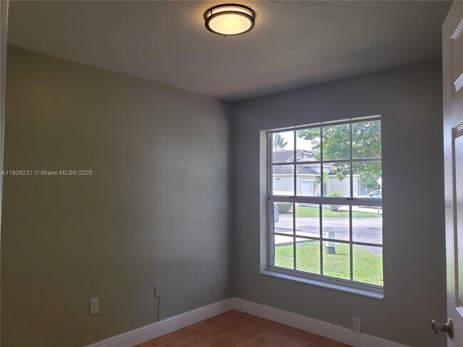 Building Photo - 14617 SW 123rd Ave