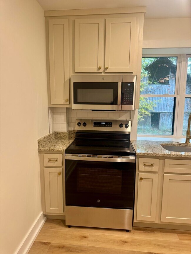 Building Photo - 2113 W Madison Ave