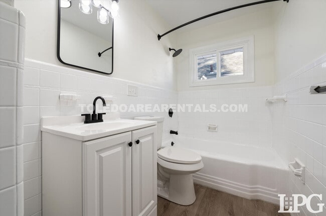 Building Photo - 3058 Nebraska Ave