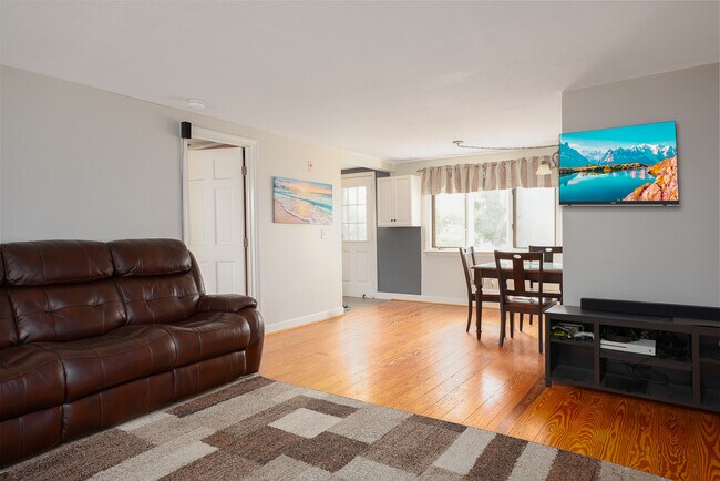 Building Photo - 30 Florence St