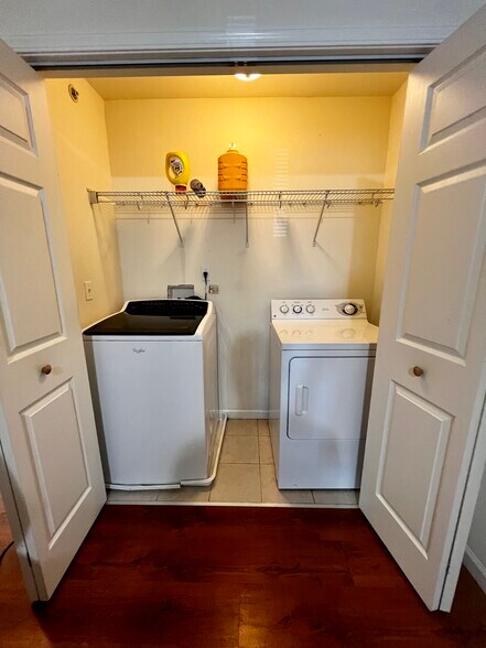 Building Photo - 101 Brownstone Ct