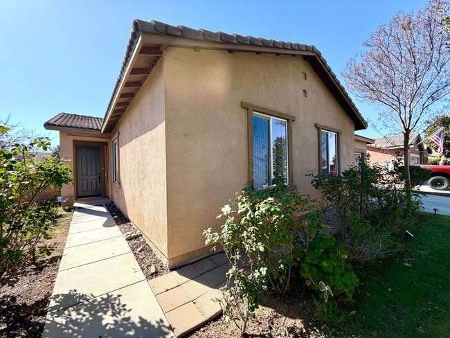 Building Photo - Energy Efficient 5 Bedroom Home with Paid Solar & Covered Patio