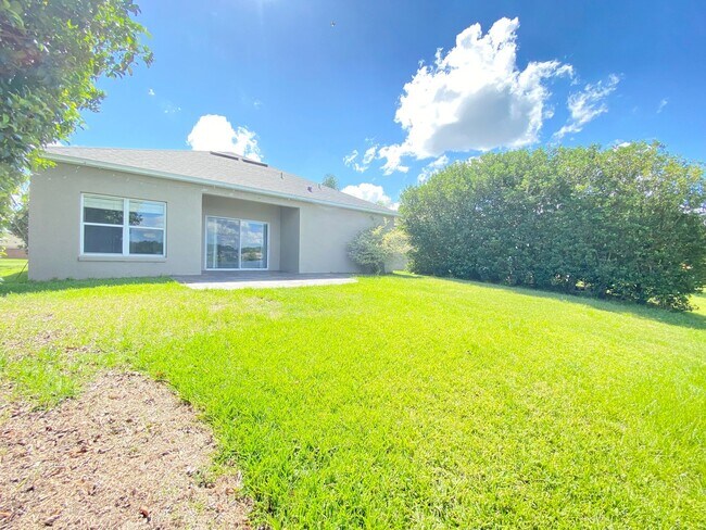 Building Photo - Stunning Lake View Home in Waterside Estate!