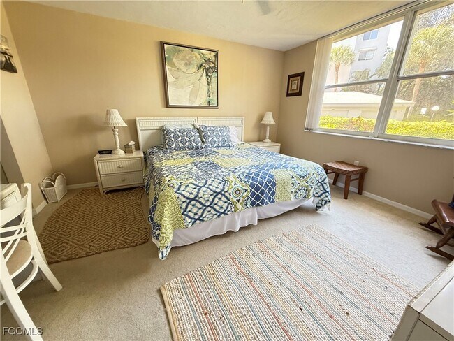 Building Photo - 285 Naples Cove Dr