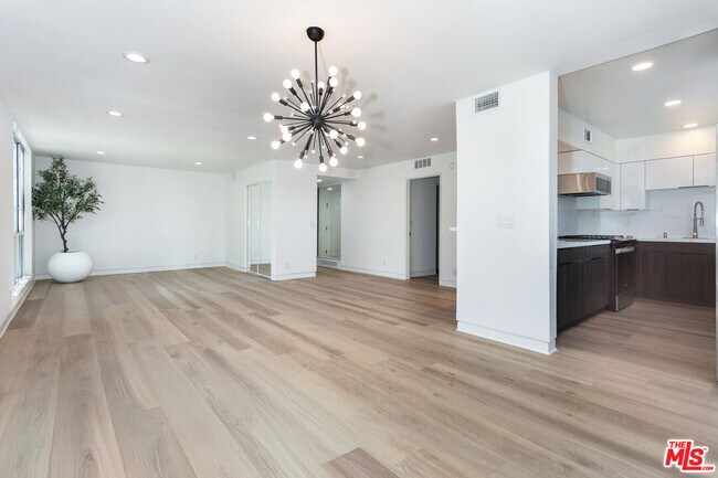 Building Photo - 301 Rexford Dr