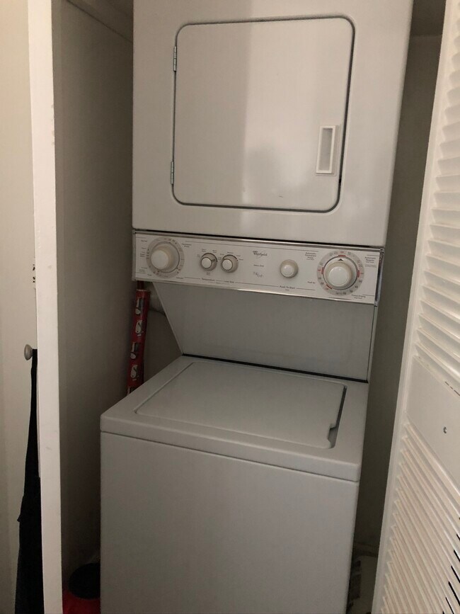 Washer/dryer combo - 1808 Manning Ave