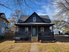 Building Photo - Single Family - 5 Bedroom