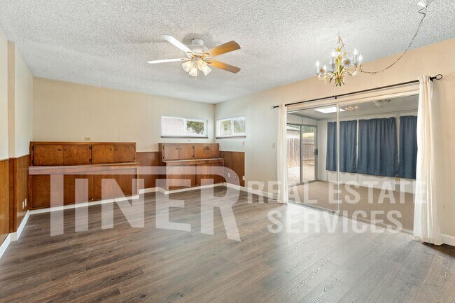 Building Photo - 2267 La Grama Dr