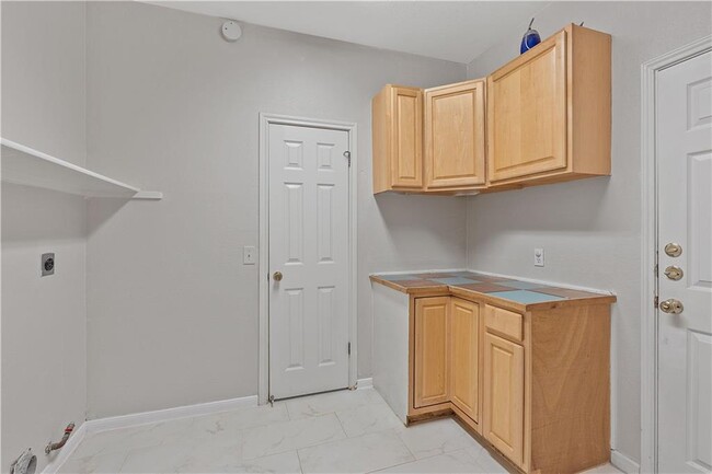 Building Photo - 4036 Barlow Dr
