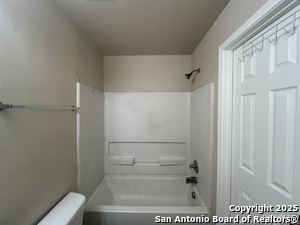 Building Photo - 5811 Golf Bend
