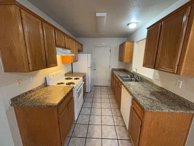 Building Photo - 913 McDaniel Cir