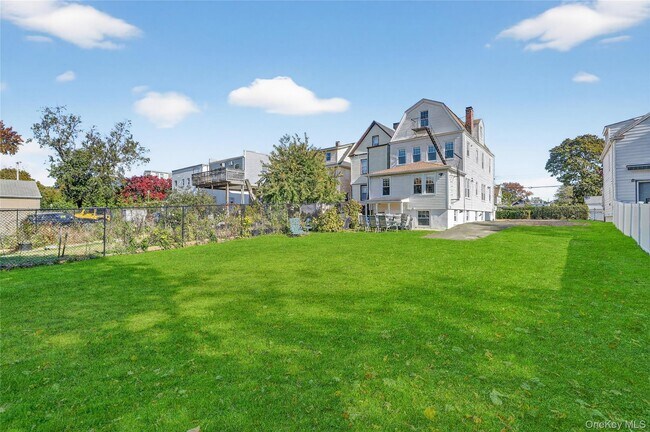 Building Photo - 44 Madeleine Ave