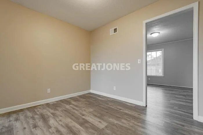 Building Photo - 1704 Westchester Dr