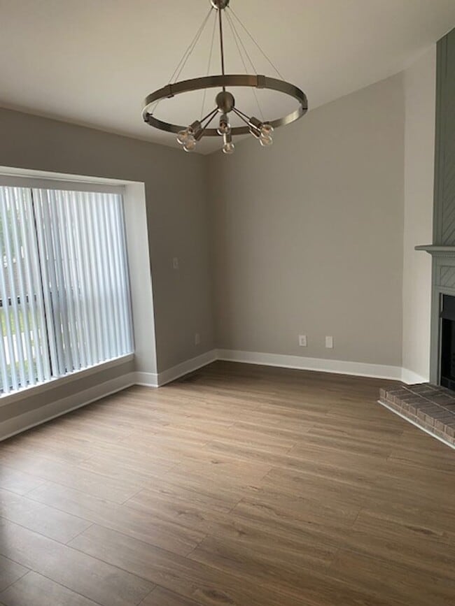 Building Photo - 575 Countrytown Dr