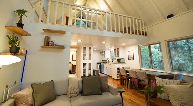 Building Photo - 2 Molino Ave