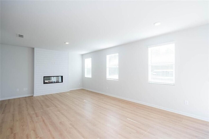 Building Photo - 242 Lookout Dr