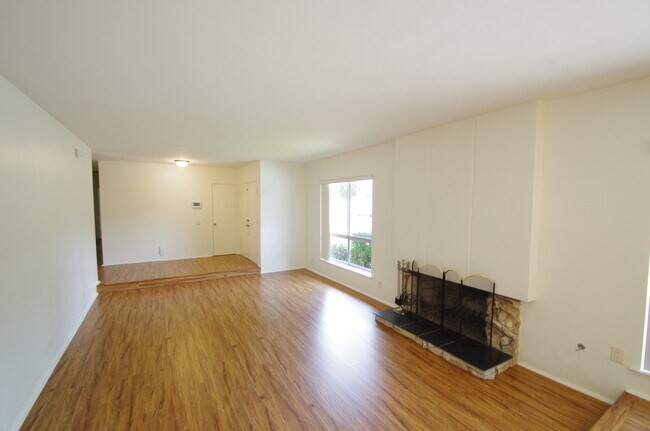 Building Photo - 1072 Hendrix Ave