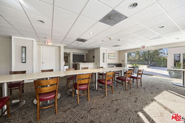 Building Photo - 875 Comstock Ave