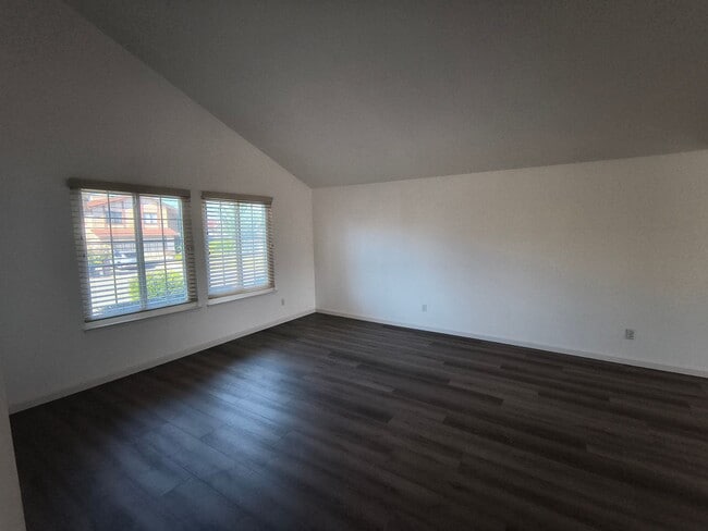 Building Photo - Beautiful and Spacious Two Story 4 Bed/3 Bath Home For Rent In Hercules!!!