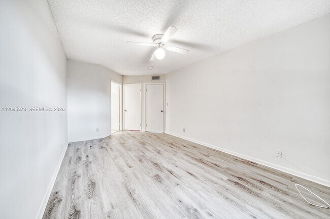 Building Photo - 8290 Lake Dr