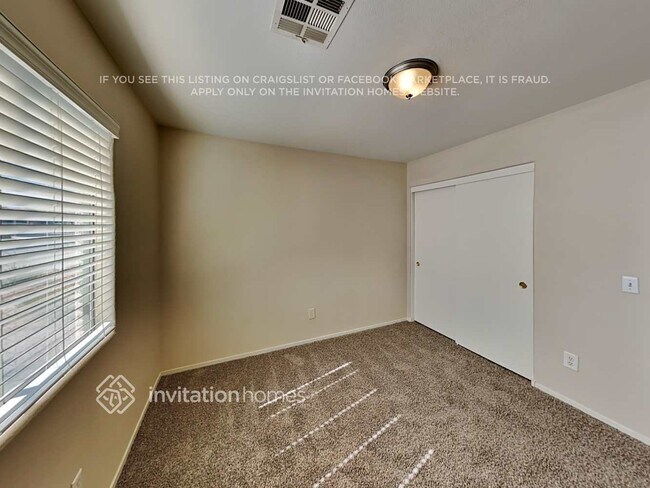 Building Photo - 5912 Trumbull St