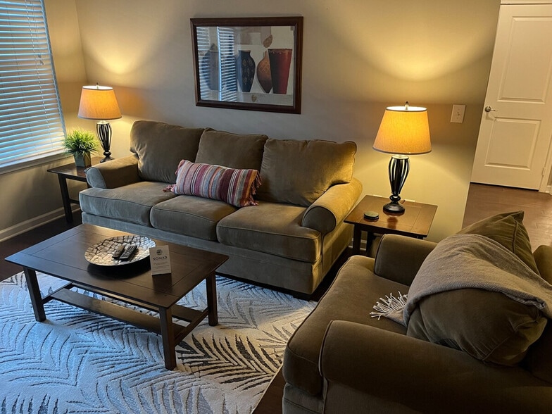 Building Photo - 460 Seven Farms Drive