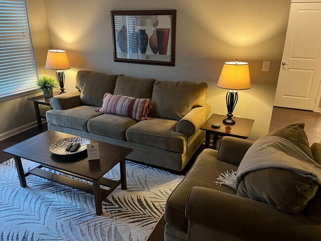 Building Photo - 460 Seven Farms Drive