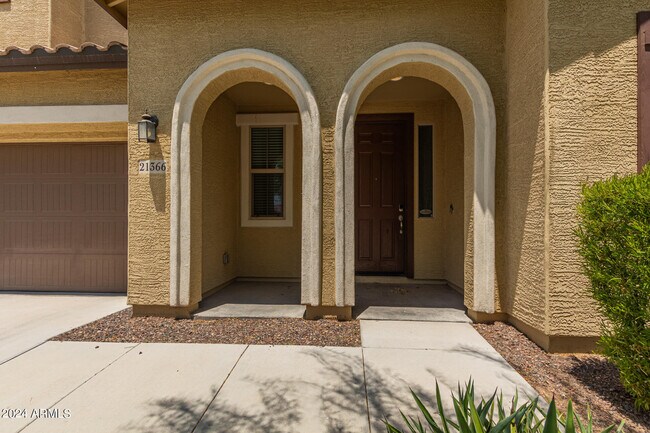 Building Photo - 21366 W Almeria Rd