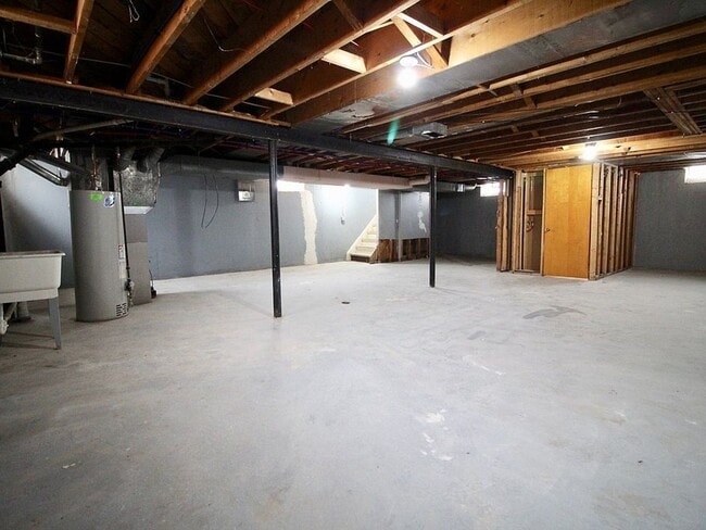 Building Photo - 30014 Lonnie Dr