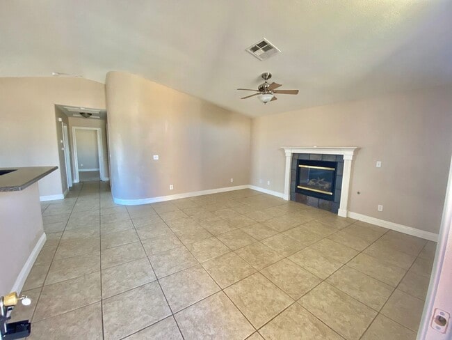 Building Photo - 5553 Baileya Ave