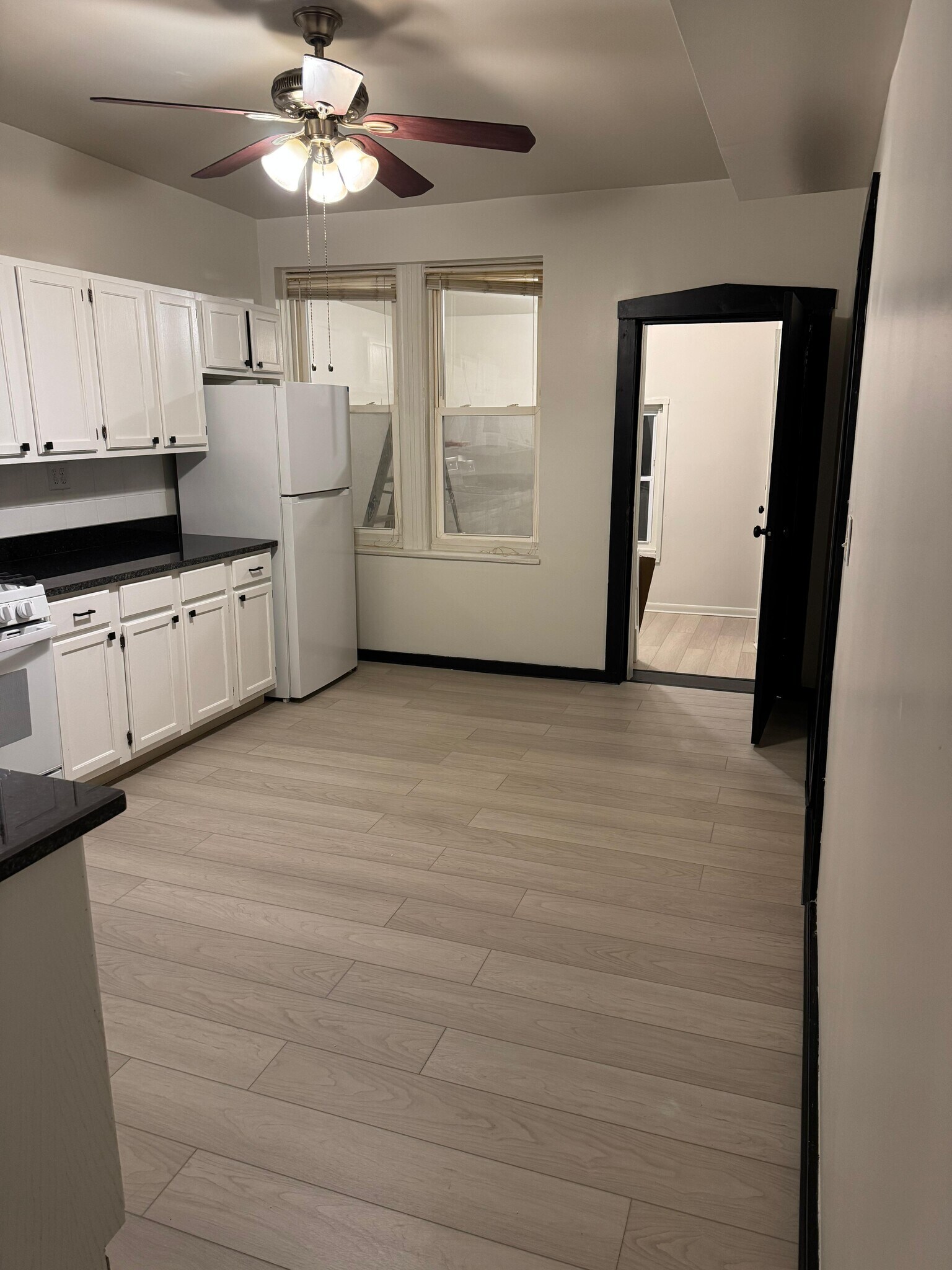 Building Photo - 2132 S Harding Ave