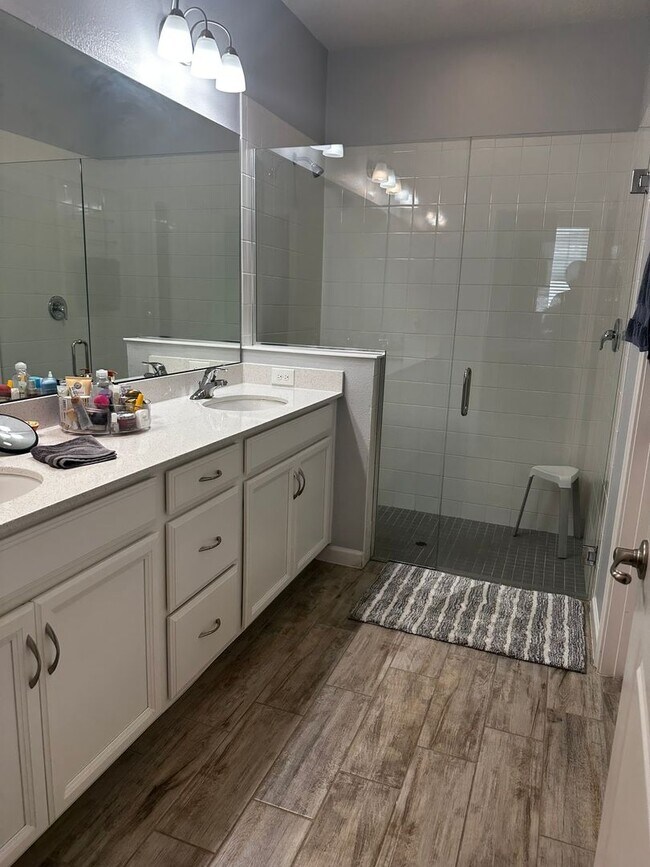 Building Photo - Welcome to this inviting 3/2 single family home located in Compass Landing