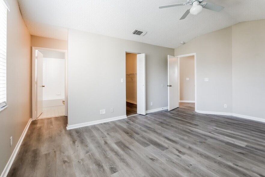 Building Photo - 6204 Seminole Terrace