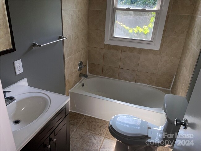 Building Photo - 2017 Kenilworth Ave