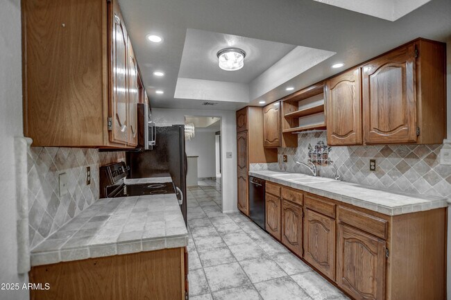 Building Photo - 4303 E Cactus Rd