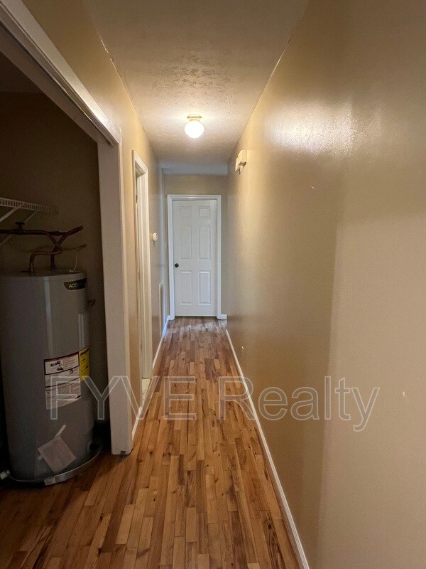 Building Photo - 5924 Blossom Rd
