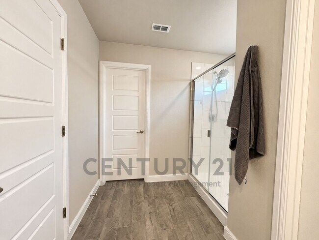 Building Photo - 606 Capstone Cir
