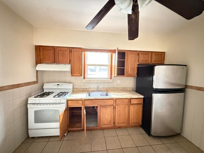 Building Photo - 37 E 49th St